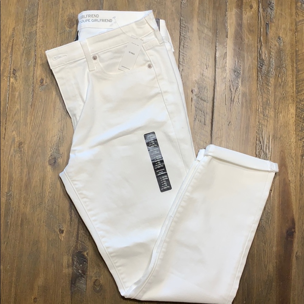 NWT GAP GIRLFRIEND WHITE JEAN!!!
